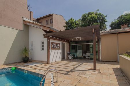 Casa para alugar com 300m², 4 quartos e 6 vagasPiscina