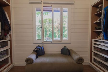 Casa para alugar com 300m², 4 quartos e 6 vagasCloset