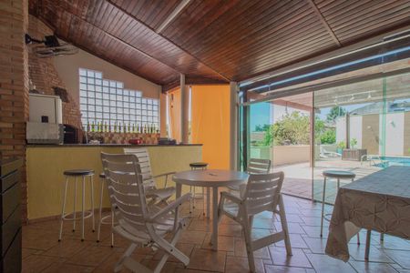 Casa para alugar com 300m², 4 quartos e 6 vagasChurrasqueira