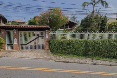 Casa para alugar com 300m², 4 quartos e 6 vagasFachada