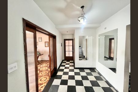 Casa para alugar com 250m², 3 quartos e 6 vagas Casa para alugar com 250m², 3 quartos e 6 vagasSaleta