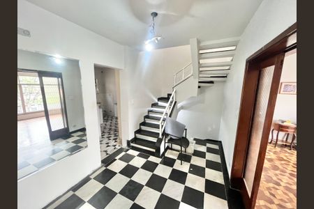 Casa para alugar com 250m², 3 quartos e 6 vagasSaleta