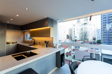 Cozinha de apartamento à venda com 1 quarto, 51m² em Cambuí, Campinas