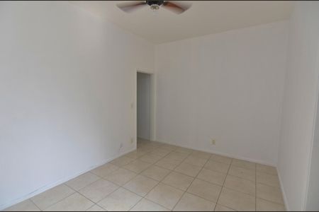 Apartamento para alugar com 68m², 2 quartos e 1 vagaSala