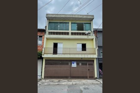 Casa à venda com 120m², 3 quartos e 2 vagas Casa à venda com 120m², 3 quartos e 2 vagasFachada