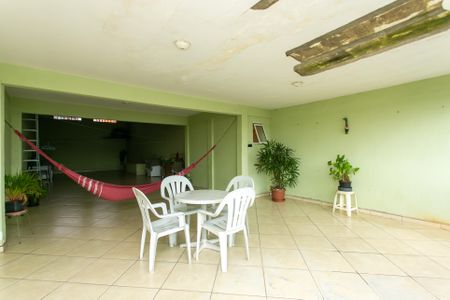 Casa à venda com 120m², 3 quartos e 2 vagas Casa à venda com 120m², 3 quartos e 2 vagasÁrea de Serviço / Terraço