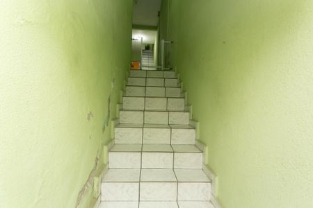 Casa à venda com 120m², 3 quartos e 2 vagas Casa à venda com 120m², 3 quartos e 2 vagasEscada - Entrada