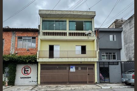 Casa à venda com 120m², 3 quartos e 2 vagas Casa à venda com 120m², 3 quartos e 2 vagasFachada