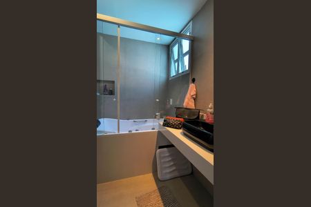 Casa de condomínio à venda com 350m², 4 quartos e 4 vagasBanheiro da Suíte 1