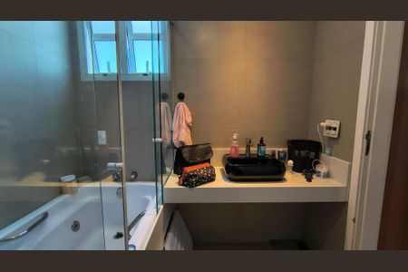 Casa de condomínio à venda com 350m², 4 quartos e 4 vagasBanheiro da Suíte 1