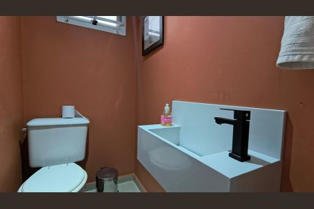 Casa de condomínio à venda com 350m², 4 quartos e 4 vagasLavabo 