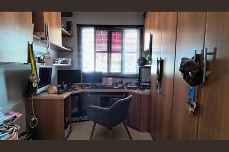 Casa de condomínio à venda com 350m², 4 quartos e 4 vagasEscritório 