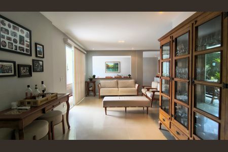 Casa de condomínio à venda com 350m², 4 quartos e 4 vagasSala