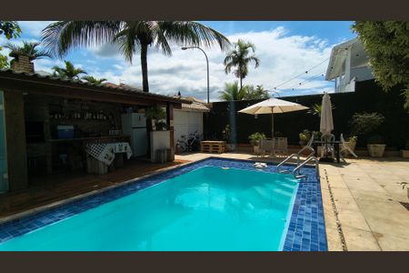 Casa de condomínio à venda com 350m², 4 quartos e 4 vagasQuintal