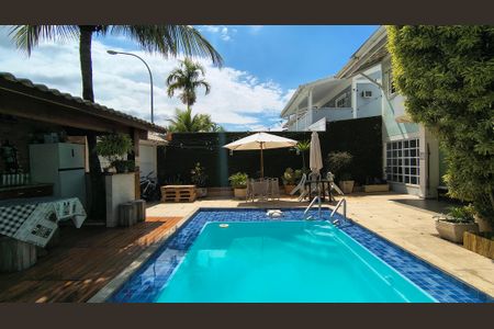 Casa de condomínio à venda com 350m², 4 quartos e 4 vagasQuintal