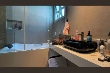 Casa de condomínio à venda com 350m², 4 quartos e 4 vagasBanheiro da Suíte 1