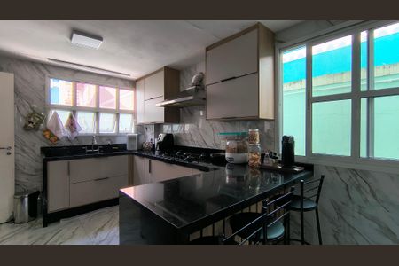Casa de condomínio à venda com 350m², 4 quartos e 4 vagasCozinha