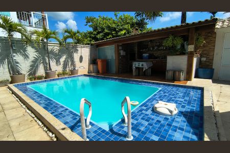 Casa de condomínio à venda com 350m², 4 quartos e 4 vagasQuintal 