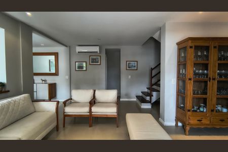 Casa de condomínio à venda com 350m², 4 quartos e 4 vagasSala