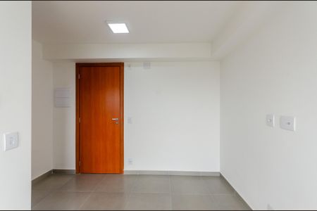 Sala de kitnet/studio para alugar com 1 quarto, 26m² em Jardim Santa Lucrecia, São Paulo