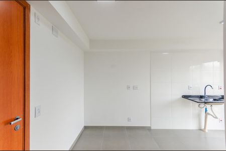 Sala de kitnet/studio para alugar com 1 quarto, 26m² em Jardim Santa Lucrecia, São Paulo