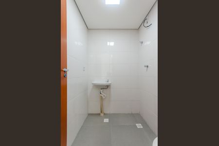 Banheiro de kitnet/studio para alugar com 1 quarto, 26m² em Jardim Santa Lucrecia, São Paulo
