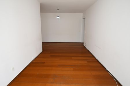Sala de apartamento para alugar com 2 quartos, 780m² em Cambuí, Campinas