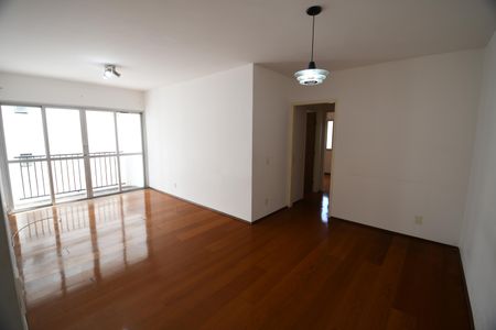 Sala de apartamento para alugar com 2 quartos, 780m² em Cambuí, Campinas