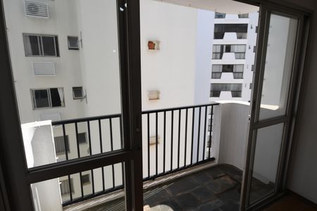 Sala - Sacada de apartamento para alugar com 2 quartos, 780m² em Cambuí, Campinas
