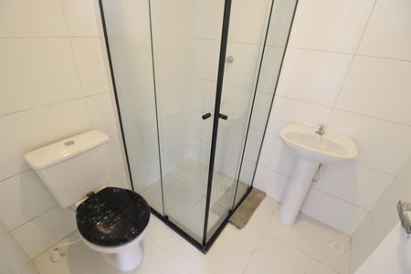 Banheiro de kitnet/studio para alugar com 1 quarto, 32m² em Parada Inglesa, São Paulo