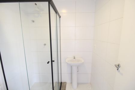 Banheiro de kitnet/studio para alugar com 1 quarto, 32m² em Parada Inglesa, São Paulo