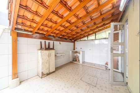 Apartamento à venda com 72m², 2 quartos e 1 vagaÁrea de Serviço e Quintal 