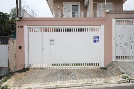 Casa à venda com 175m², 5 quartos e 4 vagas Casa à venda com 175m², 5 quartos e 4 vagasFachada