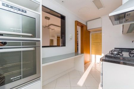 Cozinha de apartamento para alugar com 3 quartos, 112m² em Passo d’Areia, Porto Alegre
