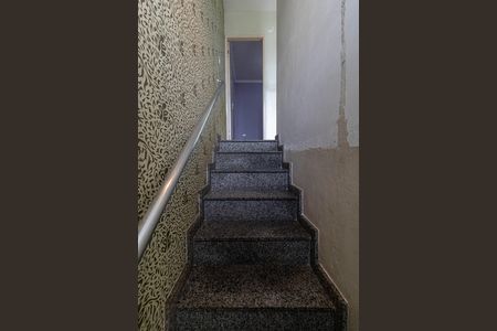 Casa de condomínio para alugar com 64m², 2 quartos e 1 vaga Casa de condomínio para alugar com 64m², 2 quartos e 1 vagaEscada