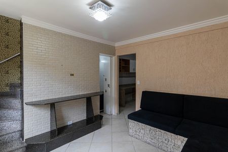 Sala de casa de condomínio para alugar com 2 quartos, 64m² em Itaquera, São Paulo