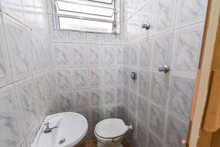 Banheiro de kitnet/studio para alugar com 1 quarto, 28m² em Liberdade, São Paulo