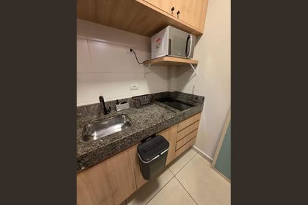 Cozinha de apartamento para alugar com 1 quarto, 22m² em Ecoville, Curitiba