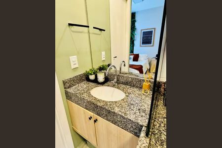 Banheiro de apartamento para alugar com 1 quarto, 22m² em Ecoville, Curitiba