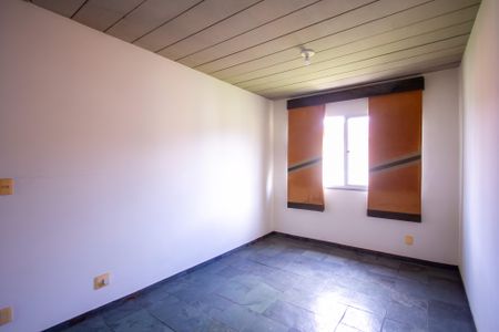 Sala de apartamento para alugar com 2 quartos, 60m² em Laranjal, São Gonçalo