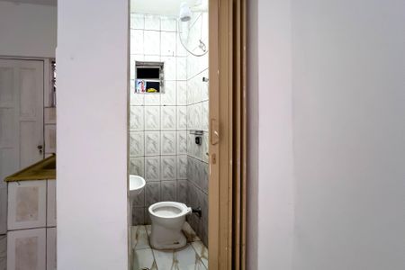 Banheiro de kitnet/studio para alugar com 1 quarto, 28m² em Liberdade, São Paulo