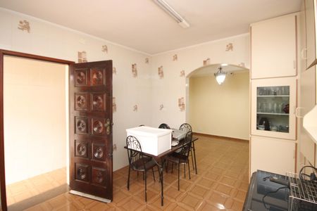 Casa para alugar com 160m², 4 quartos e 2 vagasCozinha 