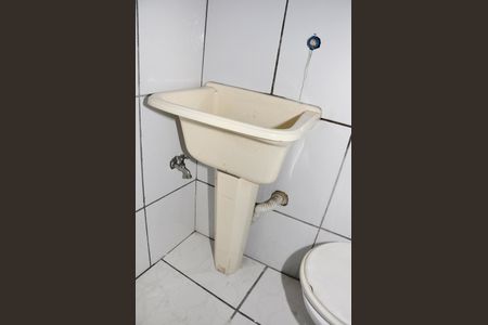 Casa para alugar com 60m², 2 quartos e sem vagaDetalhe - Lavabo com Área de Serviço