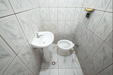 Banheiro  de kitnet/studio para alugar com 1 quarto, 25m² em Liberdade, São Paulo