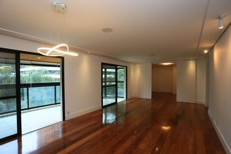 Apartamento para alugar com 160m², 3 quartos e 3 vagas