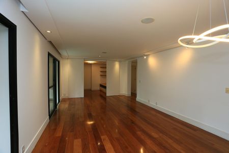 Apartamento para alugar com 160m², 3 quartos e 3 vagas