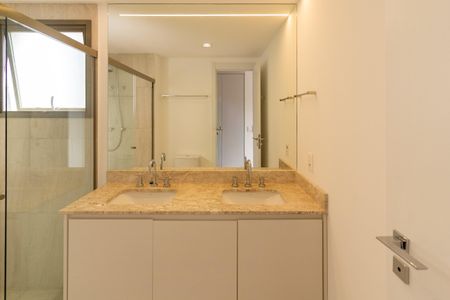 Apartamento à venda com 136m², 3 quartos e 2 vagasBanheiro Suíte 3
