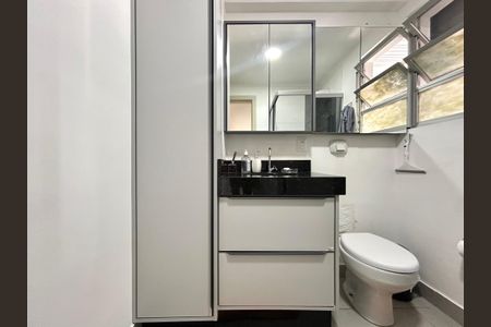Banheiro  de apartamento para alugar com 1 quarto, 54m² em Centro, Florianópolis