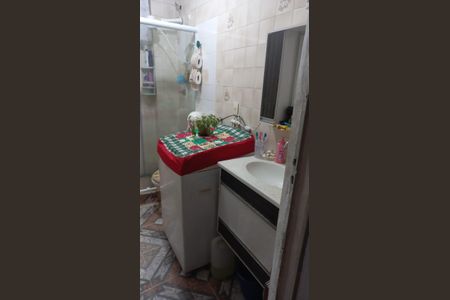 Banheiro de apartamento para alugar com 2 quartos, 48m² em Olaria, Rio de Janeiro
