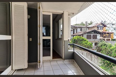 Casa de condomínio para alugar com 217m², 3 quartos e 2 vagasVaranda
